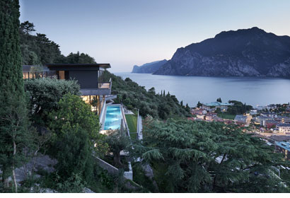Una villa in legno e pietra