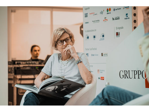 Giulia Crivelli Festival Economia Raffaella Carra 600x