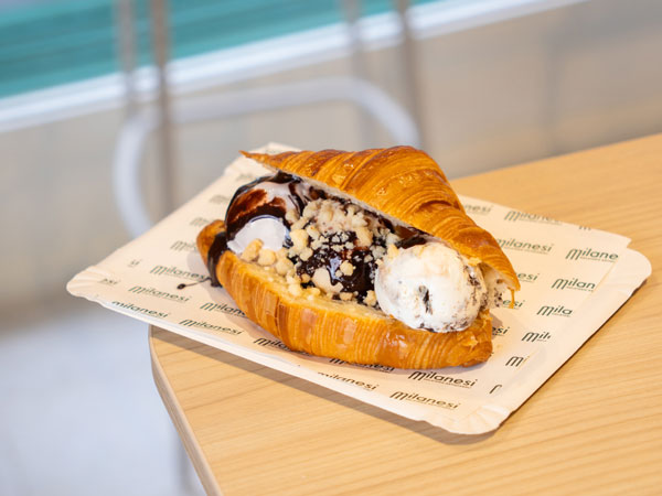 Milanesi Gelaterie Artigianali Croissant con gelato 600x