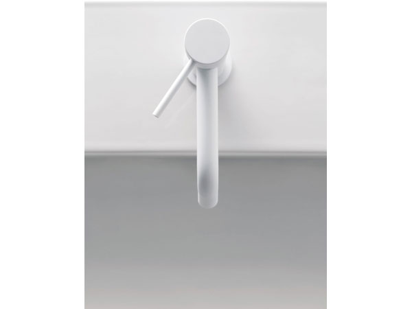 Rubinetterie Treemme collezione UP Cloud Dancer Pantone 2026