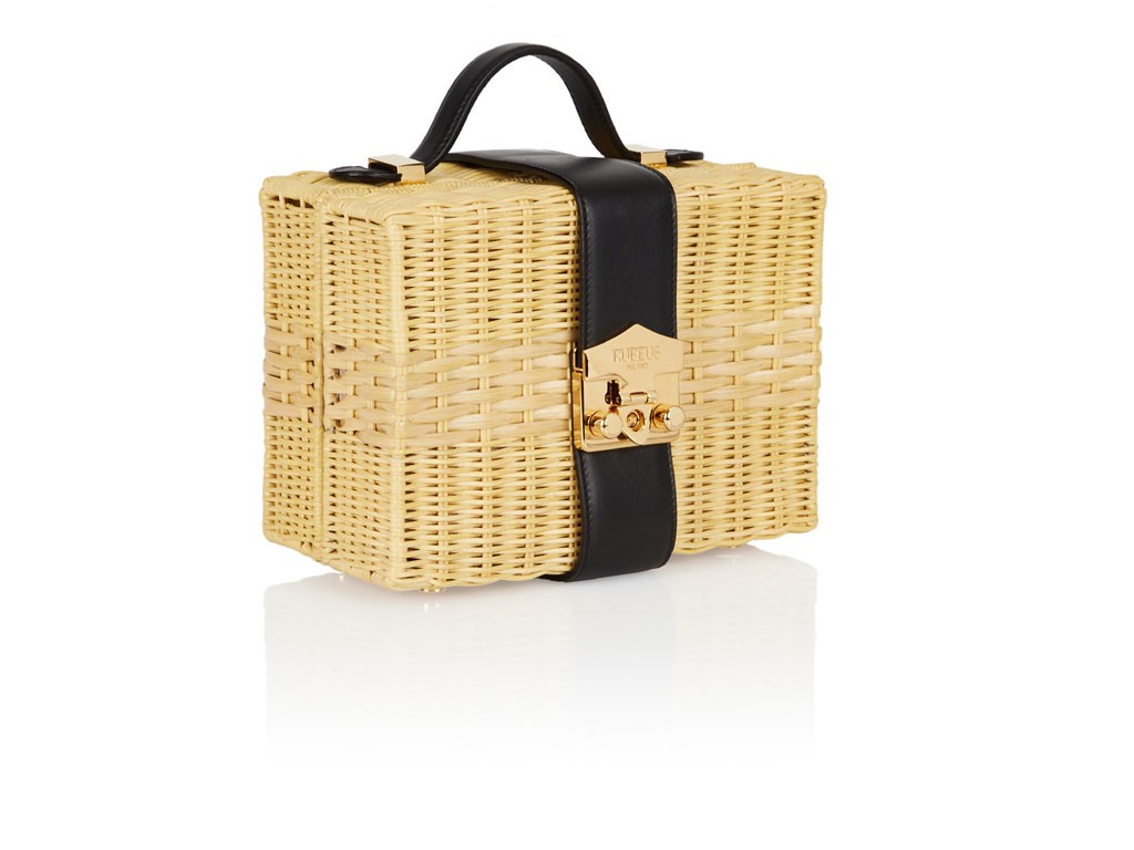Rubeus. Ricorda un piccolo cestino la “Flash Bag” in paglia e profili in vitello nero.