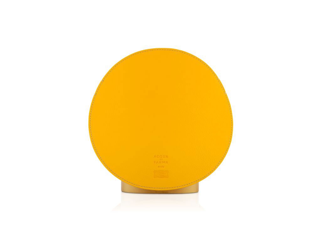 Acqua di Parma e Poltrona Frau. Lo Smart Home Diffuser nel classico giallo di Parma.