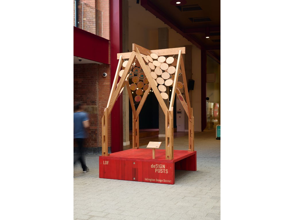 Carrie Coningsby. Islington, Islington Design District. Realizzato da Benchmark Furniture. Credit Thom Atkinson.