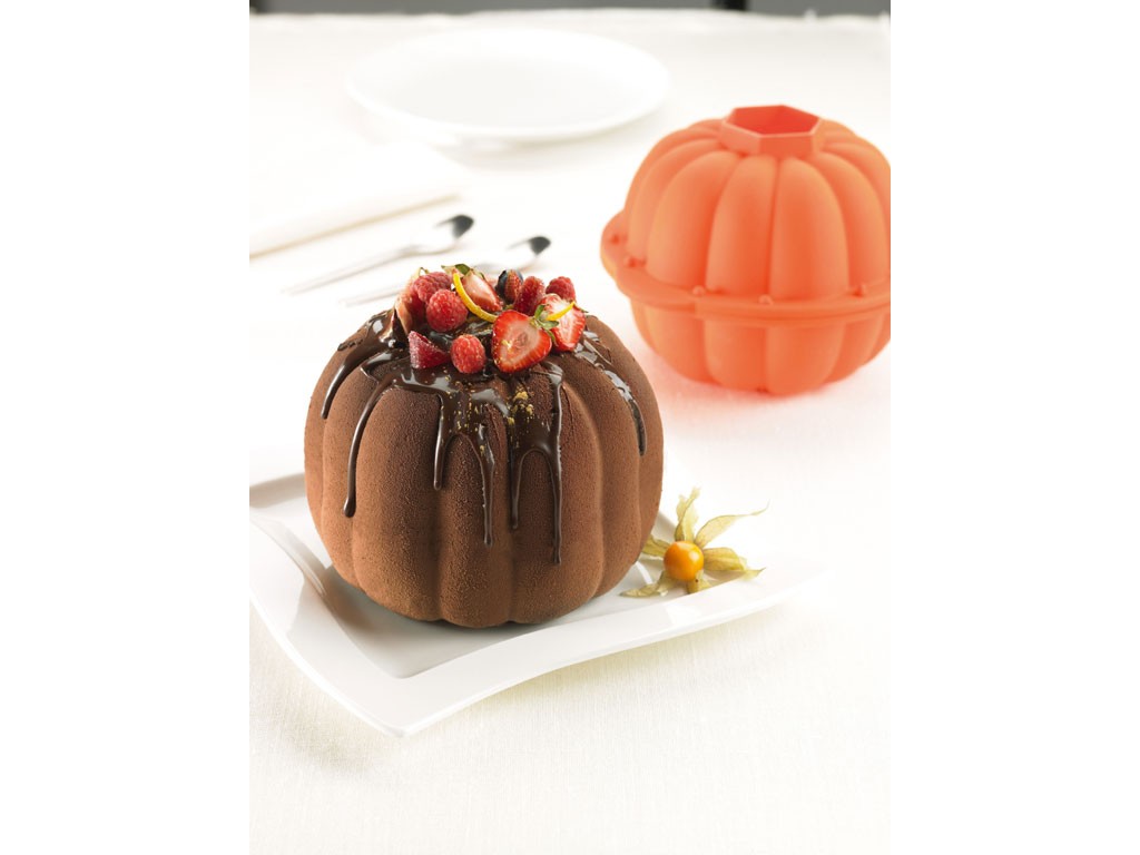 Schoenhuber. Stampo 3D Zucca by Lékué (1841463). Uno stampo tridimensionale in silicone platinico, per preparare simpatiche e buonissime torte a forma di zucca. Prezzo euro 25,50.