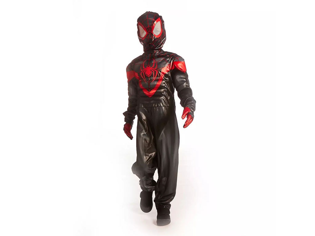 shopDisney.it. Miles Morales Spider-Man. Costume bimbi in tre pezzi comprende una tuta con muscoli imbottita e chiusura a strappo sul retro, una maschera, con inserti a rete sugli occhi e naso, che copre testa e collo con chiusure a strappo sul retro e guanti elasticizzati con effetti sonori. Prezzo al pubblico: euro 50,00.