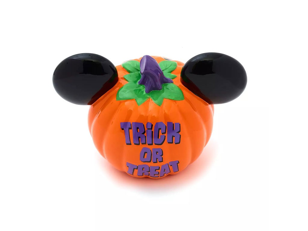 shopDisney.it. Porta caramelle Topolino a forma di zucca, orecchie 3D scolpite di Topolino e scritta “Trick or Treat”. Prezzo al pubblico: euro 21,00.