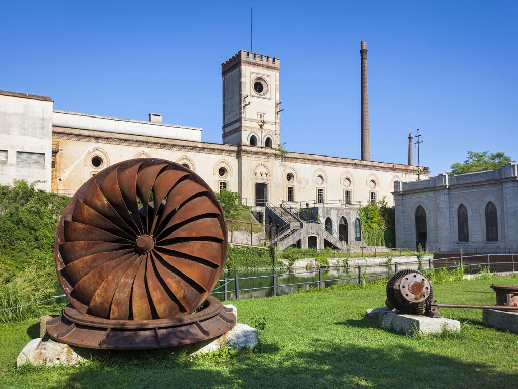 Crespi d'Adda. Il cotonificio Crespi e la Centrale Idroelettrica.