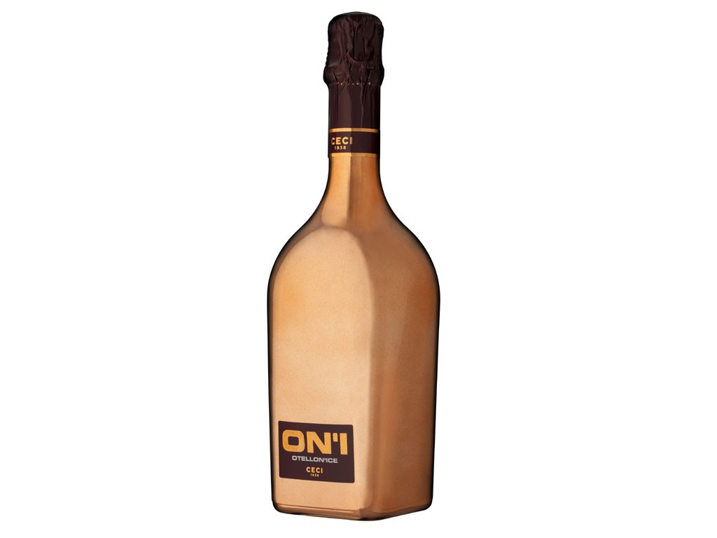 Cantine Ceci 1938. Lambrusco Otellon’Ice. Colore rosso rubino intenso con perlage fine e persistente. Perfetto con salumi e formaggi mediamente saporiti. Prezzo: euro 11,00.