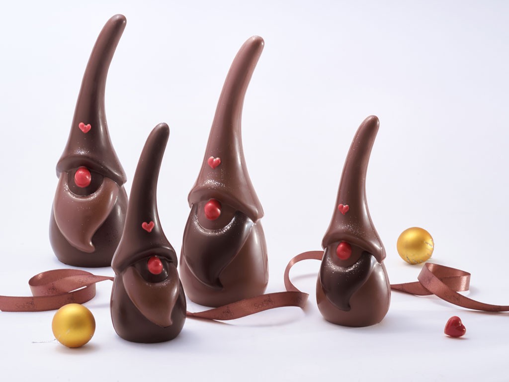Solbiati Cioccolato. Coppia Gnomi. Decorati a mano. Prezzo: euro 55,00. Tutti i prodotti a tema natalizio possono essere acquistati tramite shop online o presso il laboratorio milanese in via Ruggiero Settimo, 4.