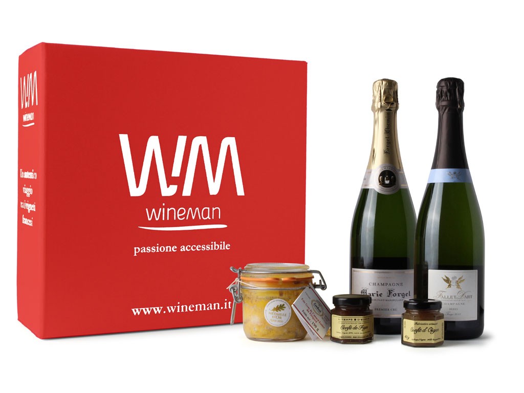 Wineman. Box Gourmet #3. Champagne Fallet Dart – Cuvée Heres Brut, Collection Privé. Vignerons dal 1610. Champagne Marie Forget - Premier Cru Brut della famiglia Forget. Foie Gras de Canard du Périgord della Maison Lembert 1940 (190 gr. per 4/5 persone). Confit ai fichi e alle cipolle della Maison Au Temps d’Eugénie (2 x 45 gr.) Valore della box: euro 109,00.