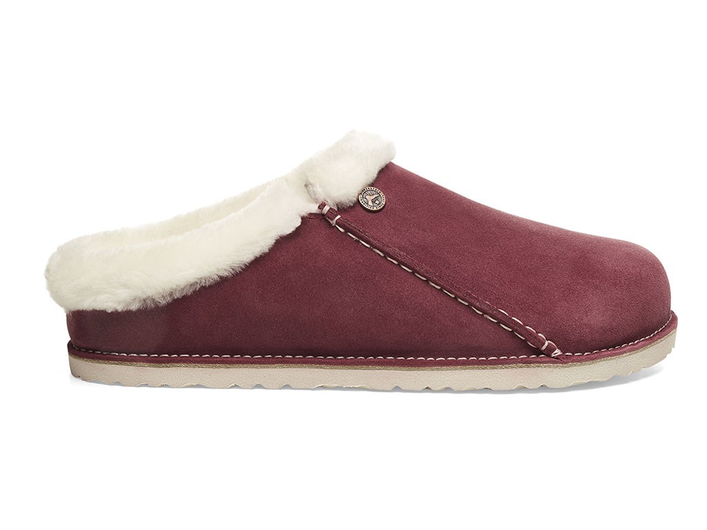 Birkenstock. Pantofola Zermatt in suede con interni in shearling, plantare anatomico in sughero e suola in EVA. Prezzo: euro 170,00.