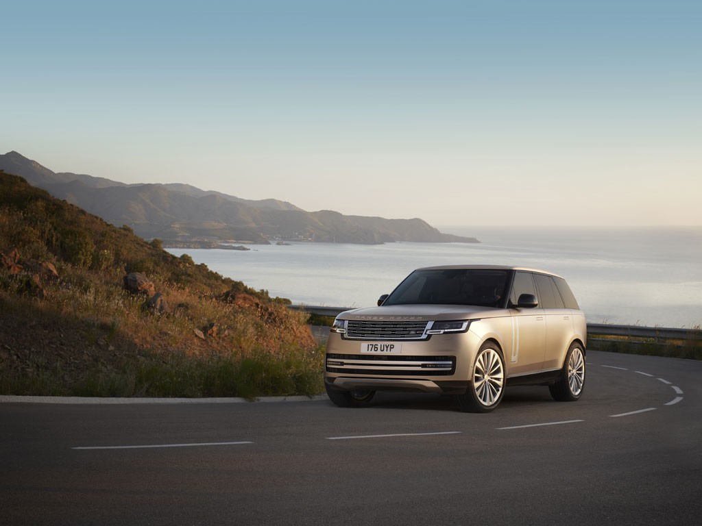 Jaguar Range Rover. Nuova Range Rover 22MY 14 LWB SV Serenity. Prezzo: a partire da euro 124.300,00.