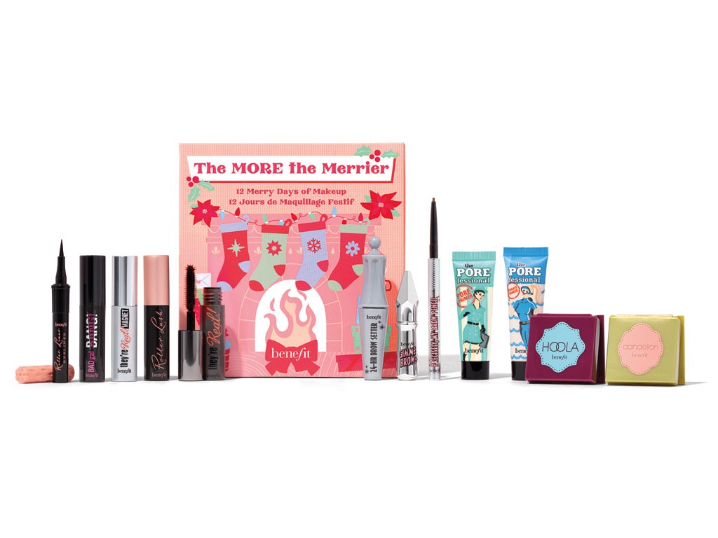 Benifit. The MORE, the Merrier. La box contiene: Gimme Bro+ (gel volumizzante sopracciglia con microfibre); Precisely, My Brow Pencil (matita sopracciglia ultra sottile per definire); 24-HR Brow Setter (gel fissante e modellante invisibile tenuta 24H); The POREfessional (primer levigante); The POREfessional Hydrate Primer (primer viso idratante); Hoola (bronzer matte); Dandelion (cipria illuminante rosa baby); Roller Liner Eyeliner (eyeliner liquidi mat in black); BADgal BANG! (mascara volumizzante in intense pitch black); Roller Lash (mascara super incurvante e liftante in black); They’re Real! (mascara allungante in jet black); They’re Real! Magner (mascara dal potere ultra-allungante e liftante in supercharged black). Prezzo: euro 73,50.