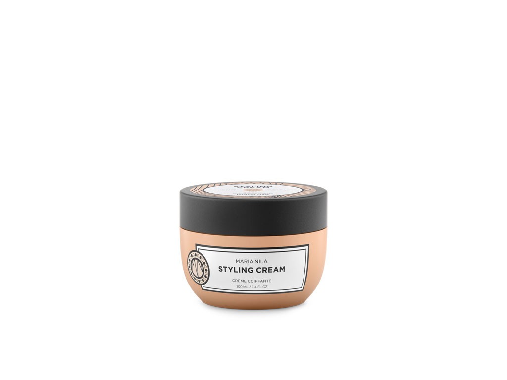 Maria Nila. Styling Crema da 100ml. Crema nutriente e modellante per capelli. Modo d’uso: dividere i capelli in piccole sezioni e applicare una piccola quantità di prodotto sui capelli umidi. Asciugare con il phon o un’asciugatura naturale. Prezzo: euro 26,00.