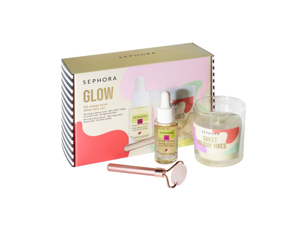 Sephora Collection. Glow Massage Set. Il Kit Wellness contiene: un mini siero illuminante, un mini face roller al quarzo rosa e una candela profumata con note di vaniglia. Prezzo: euro 23,99.