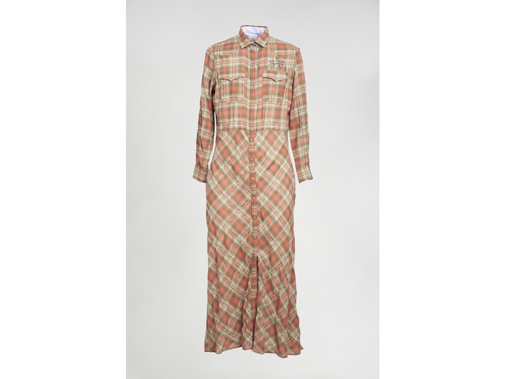 La Martina. Vestito da donna a maniche lunghe realizzato in morbido cotone elasticizzato. Chiusura frontale a bottoncini. Doppio taschino frontale e logo La Martina disegnato da strass. Prezzo: euro 319,00.