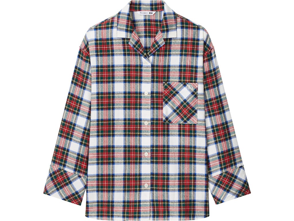 Uniqlo e JW Anderson. Camicia flanella donna. Ampia camicia dalla comoda vestibilità, ideale come capospalla casual. Tasche dal taglio obliquo e silhouette rilassata a garanzia della massima versatilità. Prezzo: euro 34,90.
