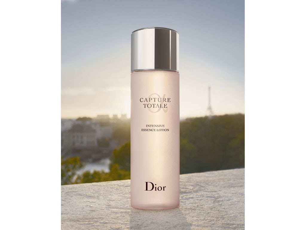 Dior. Linea Capture Totale. Intensive Essence Lotion. Prima tappa del rituale skincare. Prezzo: euro 69,00.
