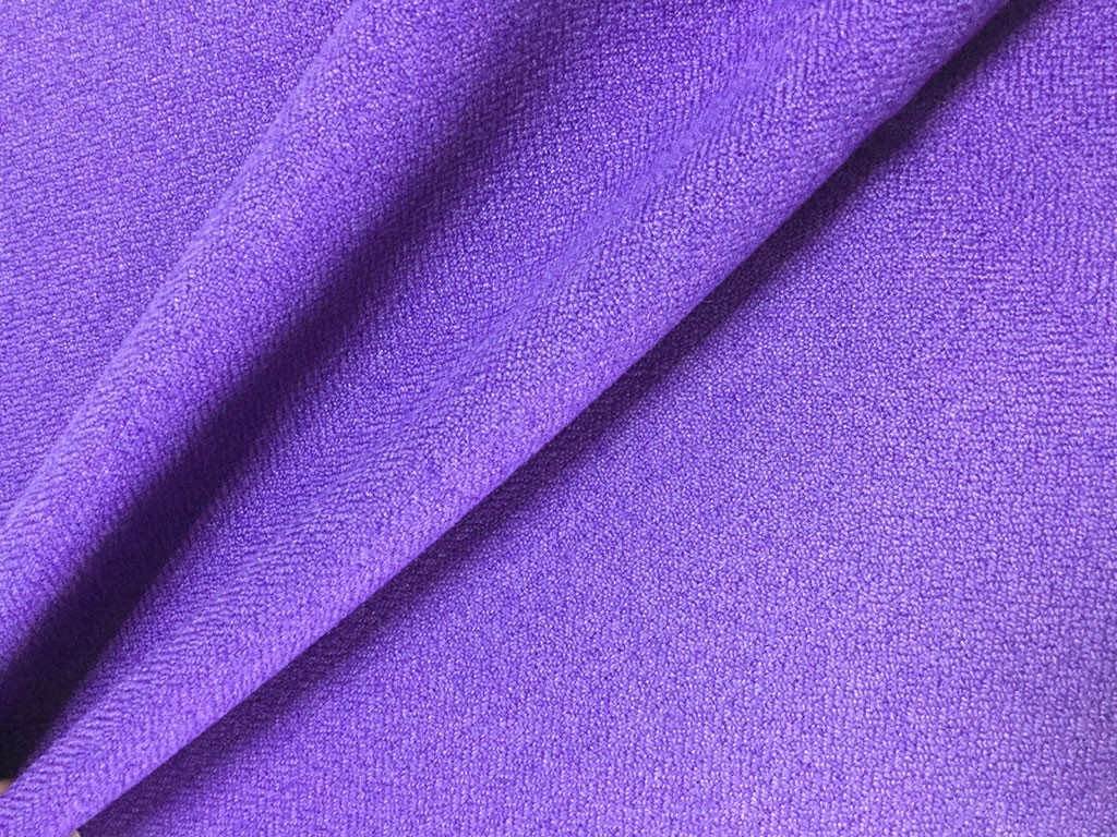 Lelièvre Paris. Mano morbida e struttura a intreccio per Olympique ispirato al colore dell’anno.