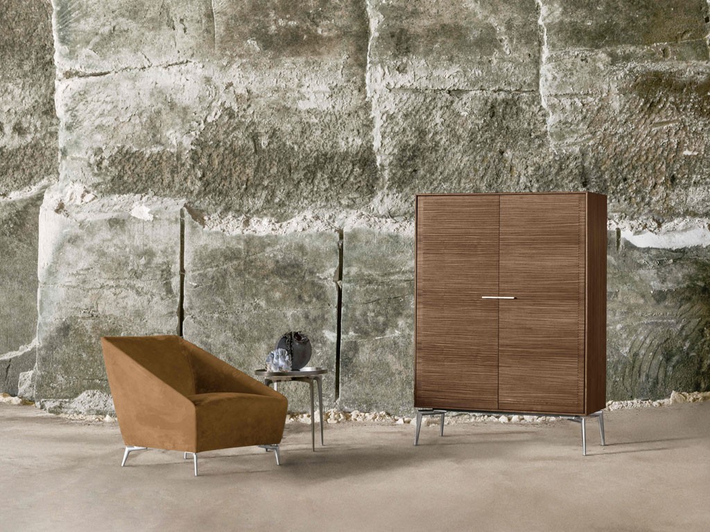 Alivar. Madia “Shake”, design Giuseppe Bavuso. Dimensioni: L/W 108 - H 156 - P/D 50.