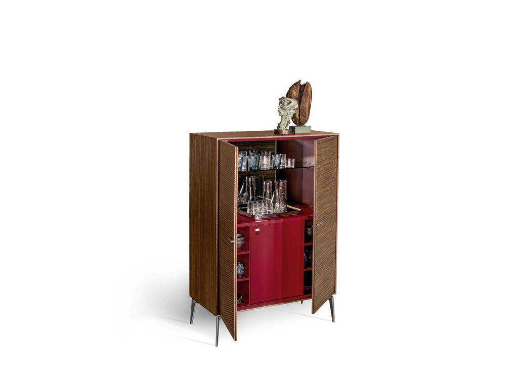 Alivar. Madia “Shake”, design Giuseppe Bavuso. Dimensioni: L/W 108 - H 156 - P/D 50.