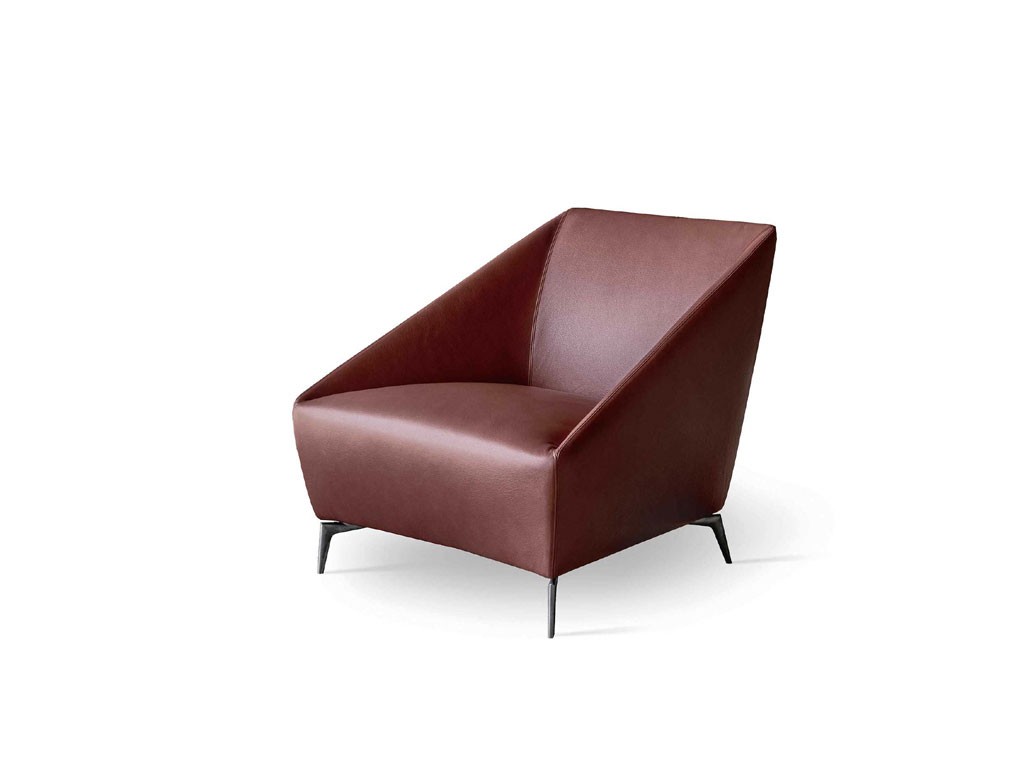 Alivar. Poltrona “Zoe”, design Giuseppe Bavuso. Dimensioni: L/W 78 - H 73 - P/D 84.