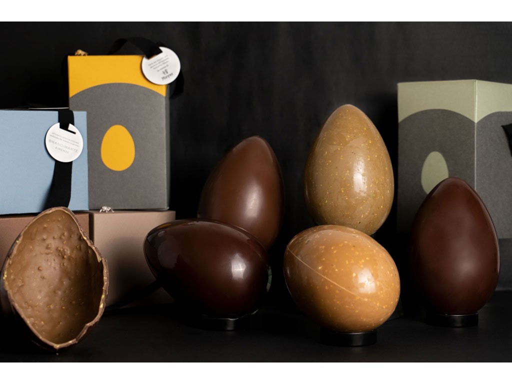 Pasticceria Cortese Caffè Novecento. Chef Vito Cortese. Le uova di cioccolato pasquali – formato 420 gr. - sono disponibili nella pasticceria di Firenze – Piazza Santa Maria Novella – o acquistabile sul sito www.vitocortese.com.