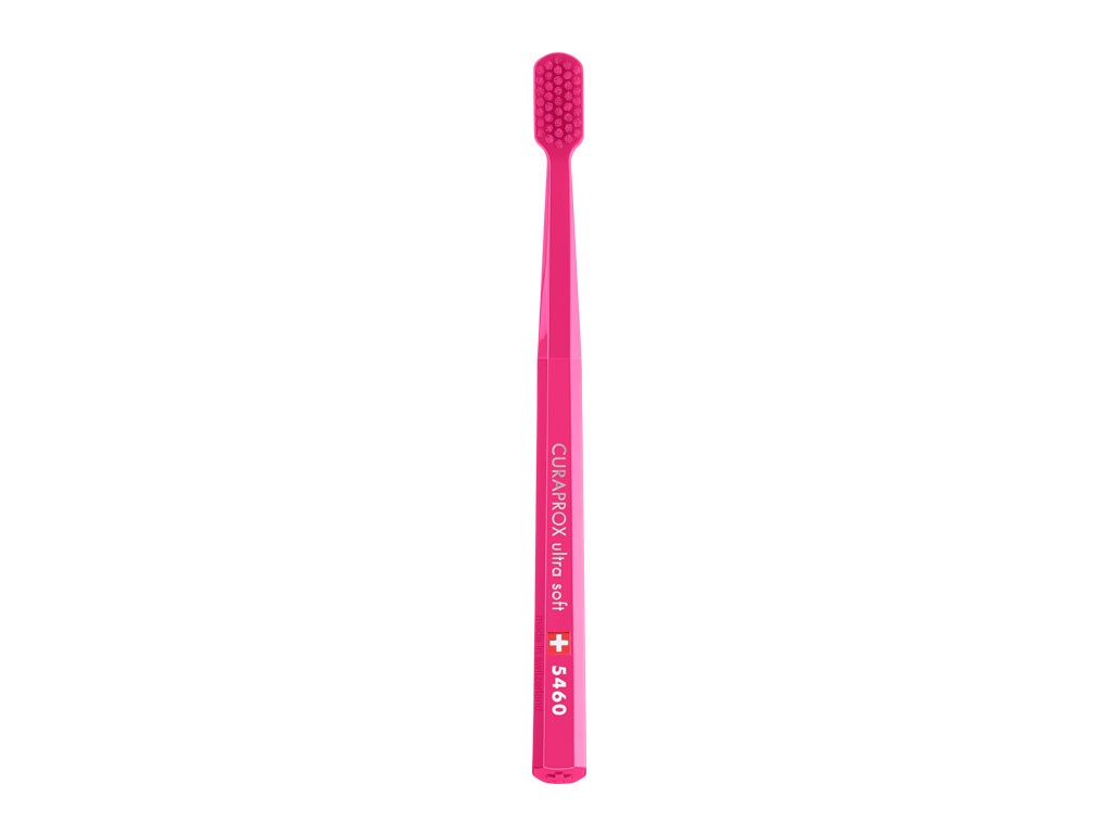 Curaprox. Cofanetto Limited Pink Edition contenente lo spazzolino CS 5460, declinato in sei splendide sfumature di rosa, è uno strumento di comprovata qualità ed efficacia nella profilassi quotidiana grazie alle sue 5.460 setole ultrasottili in CUREN® e al distintivo manico dal design ottagonale che educa e facilita la pulizia con il corretto angolo di 45 gradi.