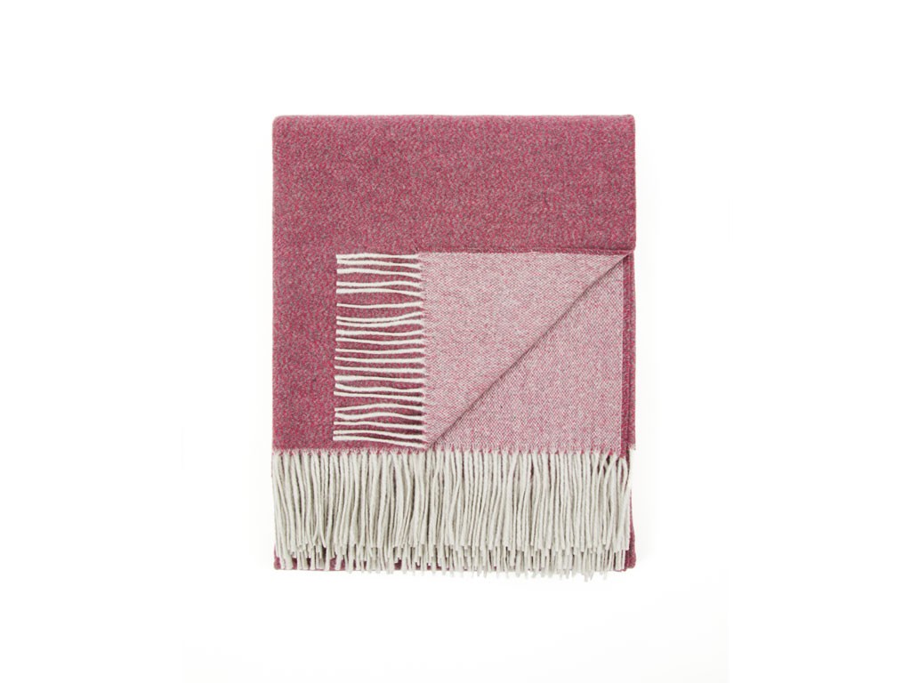 Lanerossi. Tirreno. Plaid in lana merinos extrafine. Certificato WOOLMARK e OEKO-TEX standard 100. Realizzato con il particolare effetto mouliné ha un aspetto mosso e fluido. Disponibile in sei brillanti tonalità. Misure: 130x180cm. Prezzo: euro 265,00.