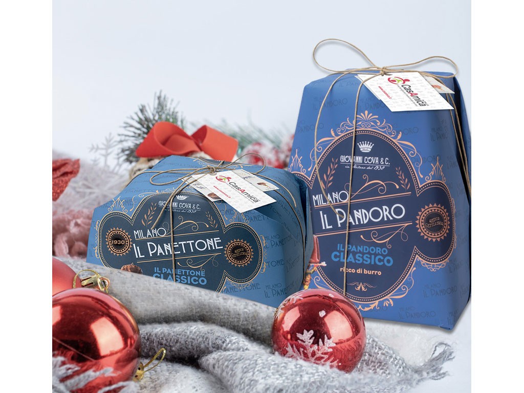 CasAmica Onlus. Tra i regali il panettone e pandoro di alta pasticceria a marchio Giovanni Cova & Co nel formato da 750g (donazione minima euro 16,00) oppure, per i più golosi, quello da 1kg (donazione minima euro 20,00). Ogni confezione ha un cartiglio personalizzato con il logo di CasAmica.