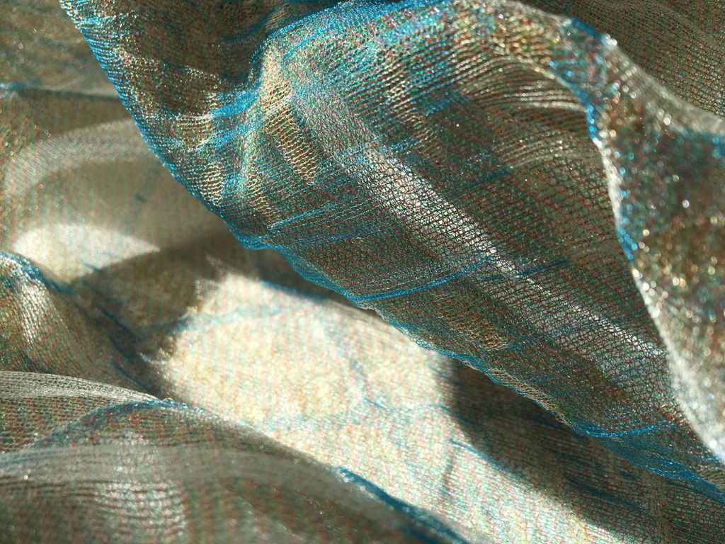 Dettaglio telo Ut unum, installazione site-specific di Anna Barbara