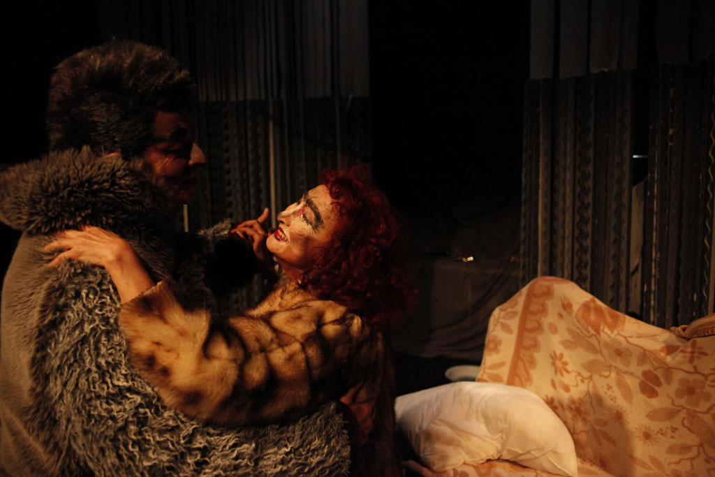 Fuga in città sotto la luna teatro elfo puccini milano