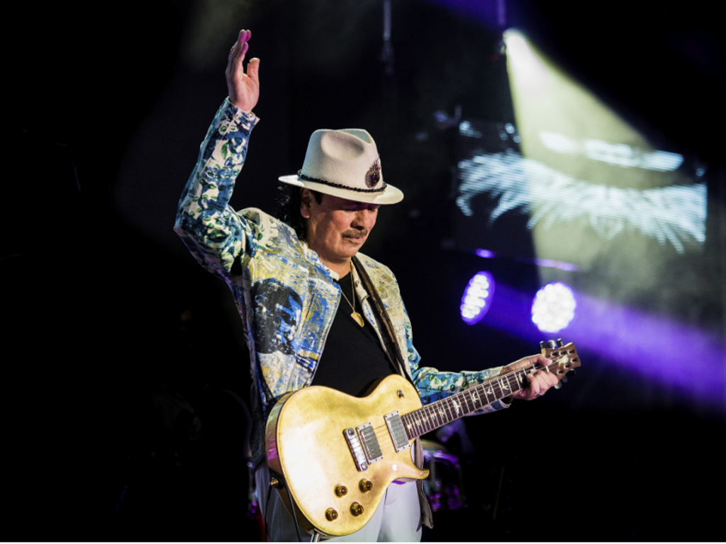 Carlos Santana a Bologna all'Unipol Arena