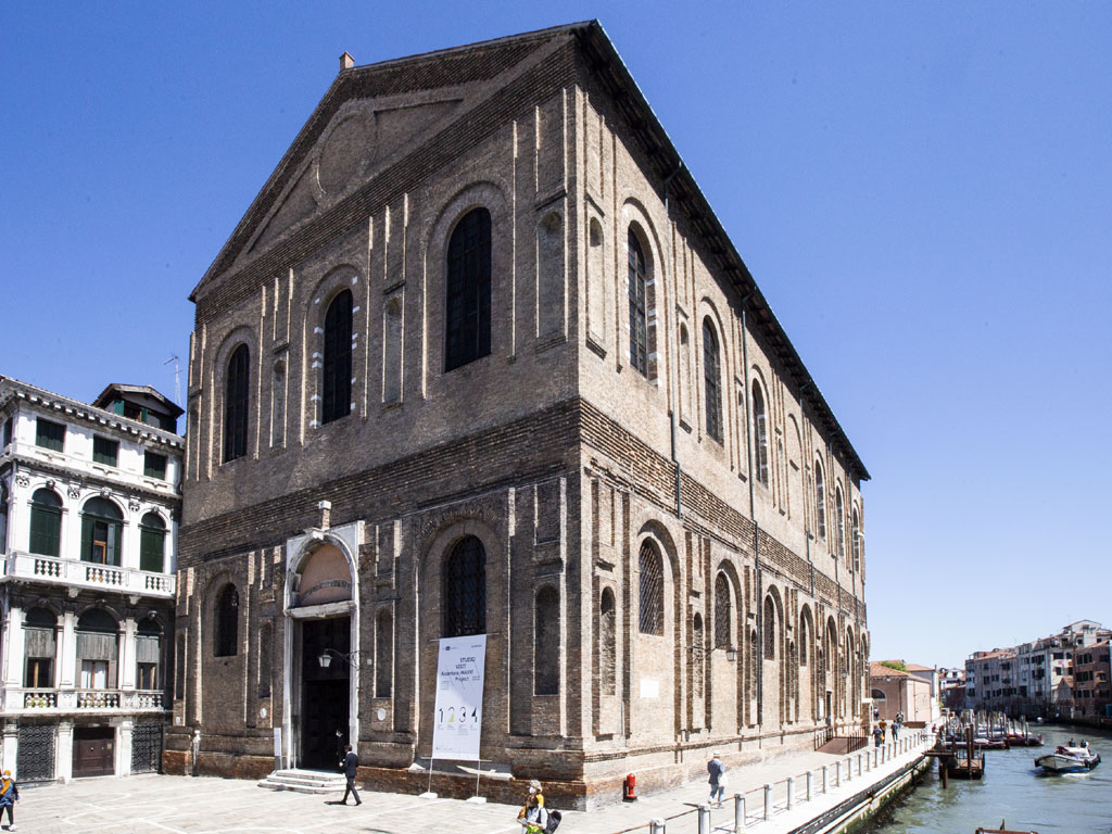 La mostra Studio Visit celebra la collaborazione tra Alcantara e MAXXI