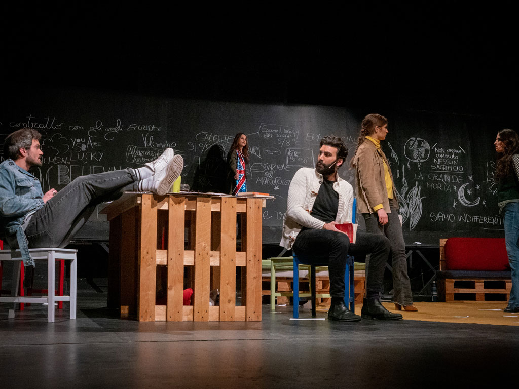 Possiamo salvare il mondo prima di cena al Teatro Menotti a Milano
