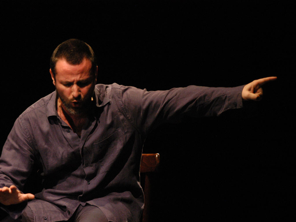 Davide Enia protagonista di Incursioni/Escursioni con Madrigali di rivolta