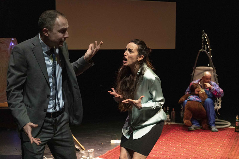 Basta problemi. Commedia. Teatro OutOff