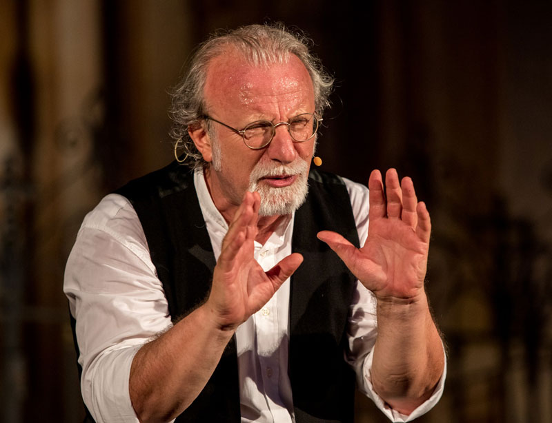 Giobbe. Storia di un uomo semplice in scena al Teatro Franco Parenti a Milano