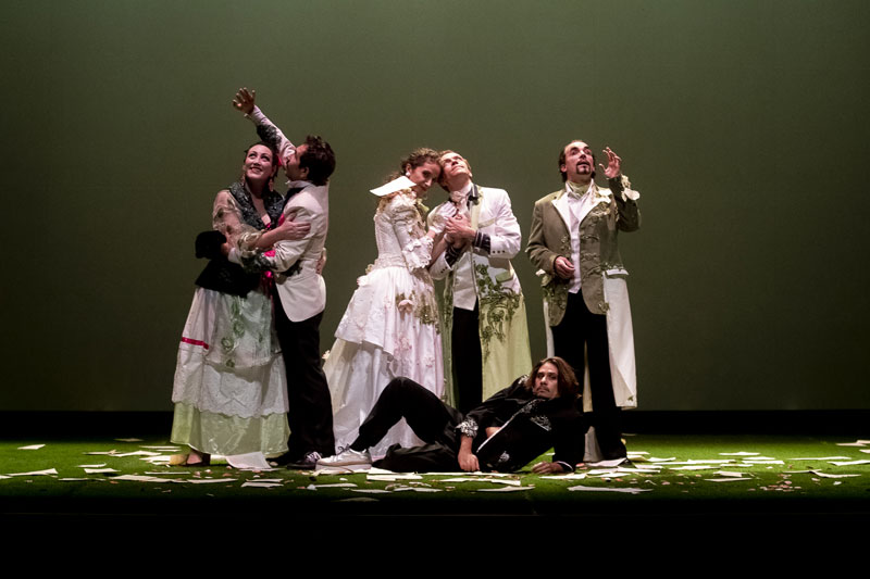 La seconda sorpresa dell’amore in scena al Piccolo Teatro Grassi a Milano
