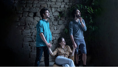 Surrealismo capitalista in scena al Teatro Franco Parenti a Milano