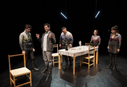 Caini in scena al Teatro Franco Parenti di Milano  Stagione 2022/2023
