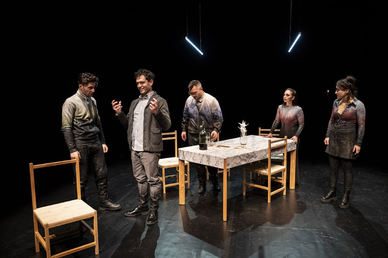Caini in scena al Teatro Franco Parenti di Milano  Stagione 2022/2023
