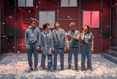 L’estinzione della razza umana. Teatro Franco Parenti Stagione 2022/2023