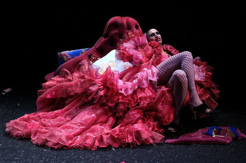 Le cinque rose di Jennifer. Teatro Elfo Puccini Milano. Stagione 2023/2024