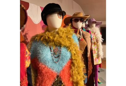 La mostra-performance The Sweet Sixties. Narrazioni di Moda al Museo Nazionale di Castel Sant’Angelo a Roma