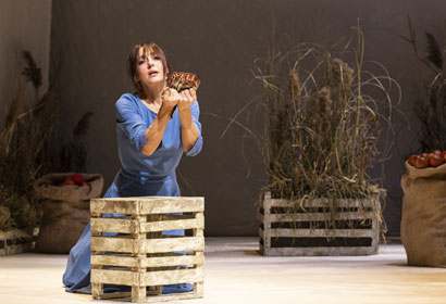 Olivia Denaro. Teatro Franco Parenti Milano. Stagione 2023/2024