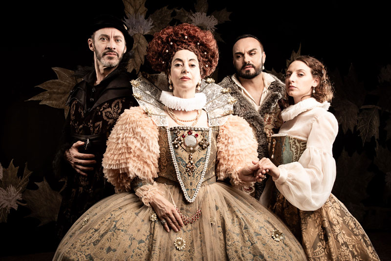I corpi di Elizabeth. Teatro Elfo Puccini Milano. Stagione 2023/2024