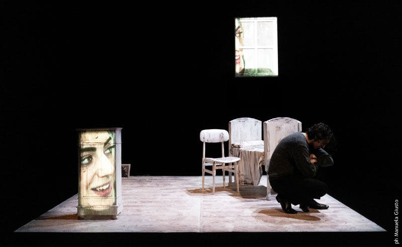 L'isola di Arturo. Teatro Elfo Puccini Milano. Stagione 2024/2025.