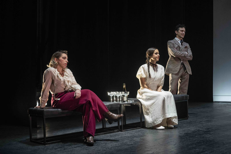 La (in)coscienza di Zeno. Teatro Elfo Puccini Milano. Stagione 2023/2024