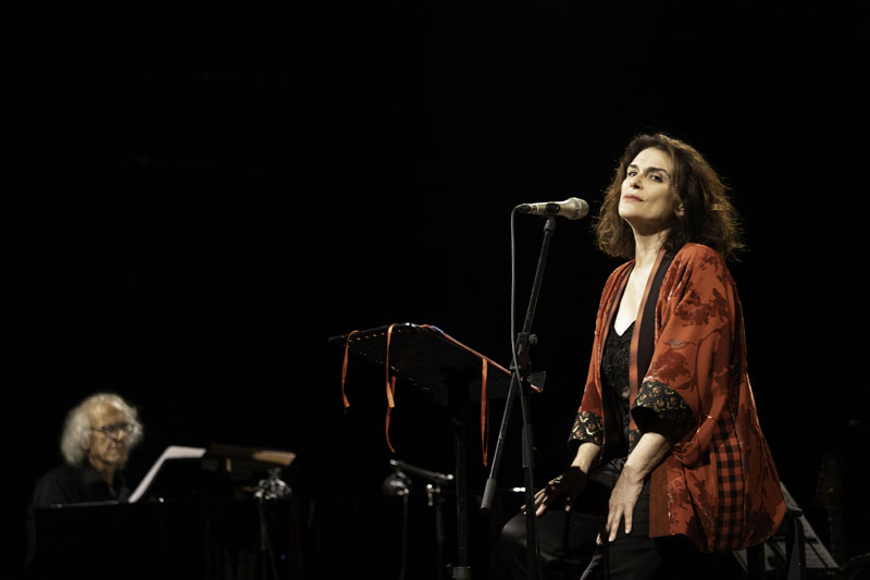L'amore scoppiò dappertutto. Teatro Menotti Milano. Stagione 2024/2025